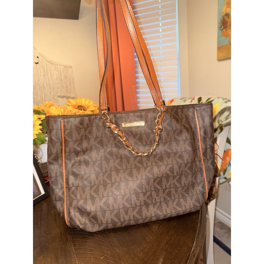 Michael Kors Women’s Harper Black Leather & Gold Hardward Tote Bag - Picture 2 of 12